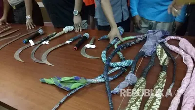 Video Viral! ABG Bawa Sajam di Pondok Gede, Polisi Amankan 3 Pelaku