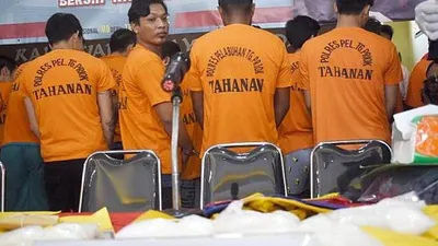 Tersangka kasus narkoba selama September-November 2019 yang diungkap Polres Pelabuhan Tanjung Priok (Antara/Fauzi Lamboka)