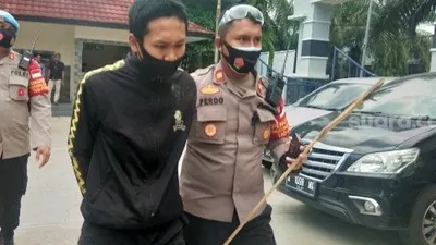 Polresta Tangerang amankan pelajar yang hendak ikut-ikutan demo ke Istana Negara, Jakarta, Selasa (13/10/2020). [Suara.com/Ridsha Vimanda Nasution]