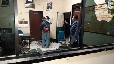 Polisi Buru Pelaku Penyerangan Polsubsektor Ahmad Yani