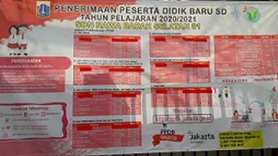 Spanduk pengumuman PPDB SDN Rawa Badak Selatan 01. (Dok. Kominfotik Jakarta Utara)