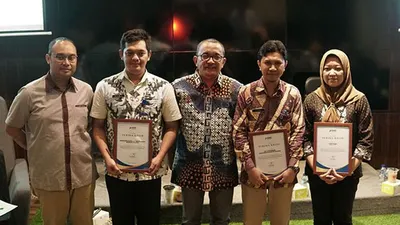 (kiri ke kanan) Dewan Pengawas PPPI, Anggawira; Romy dari Badan Pajak dan Retribusi Daerah DKI Jakarta; Ketua PPPI, Muhammad Fauzan; Kasubbag TU UP Perparkiran Dishub DKI Jakarta,  Dhani Grahutama dan anggota DPRD DKI Jakarta Fraksi PDIP, Yuke Yurike/Media PPPI