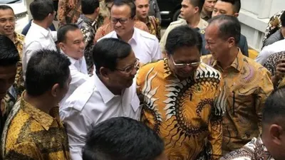 Ketum Gerindra Prabowo Subianto bersama Ketum Golkar Airlangga Hartato menggelar pertemuan di Kantor DPP Golkar/Detik