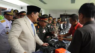 Menteri Pertahanan (Menhan) Prabowo Subianto menerima kunjungan Menhan Laos Jenderal Chansamone Chanyalath di Kantor Kementerian Pertahanan, Jakarta, Rabu (11/12/2019). Foto/Twitter @Dahnilanzar