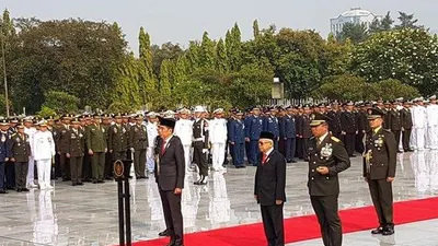 Presiden Joko Widodo memimpin Ziarah Nasional 2019 di Taman Makam Pahlawan, Jakarta, Minggu (10/11/2019)/Tribunnews