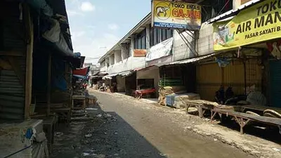 Pasar tradisional Desa Sayati, Kecamatan Margahayu, Kabupaten Bandung terpantau sepi, Rabu (22/4/2020) siang. (Ayobandung.com/Eneng Reni)