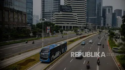 Sebagai ilustrasi PSBB di Jakarta. Dalam masa PSBB Transisi jilid 2, sektor hiburan indoor di Jakarta mulai beroperasi/ Republika