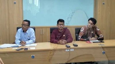 Anggota DPRD DKI Jakarta Fraksi PSI DPRD DKI Jakarta, Anthony Winza (kiri), Idris Ahmad (tengah), Anggara Wicitra (kanan)/Ayojakarta.com -- Aprilia Rahapit