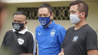 CEO PSIS Semarang (tengah), Yoyok Sukawi  (dok)