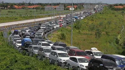 ilustrasi kepadatan mudik di jalan raya. shutterstock