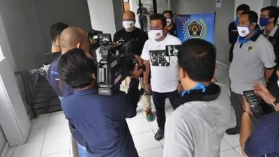 Jelang PSBB, PWI Kota Bandung Bagikan Ratusan Sembako