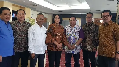Ketua Umum PWI Pusat, Atal S. Depari didampingi Sekjen PWI Pusat Mirza Zulhadi, Direktur Kerjasama Wartawan ASEAN Dar Edi Yoga dan Ketua Panitia Pelaksana HPN 2020, Auri Jaya beserta Humas HPN Mercys Charles Loho. saat menemui Sekjen Kemenkominfo, Rosarita Niken Widiastuti di gedung Kemenkominfo, Jakarta Pusat, Rabu (9/10/2019)/Humas HPN