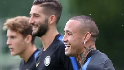 Penggawa Inter Milan berdarah Indonesia, Radja Nainggolan terkonfirmasi positif Covid-19. (twitter)