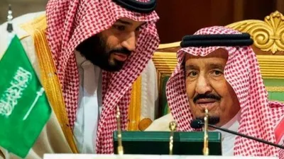 Raja Arab Saudi Salman (kanan) dan Putra Mahkota Mohammed bin Salman. (AP / via VOA)