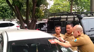 Sedikitnya ada 28 kendaraan milik PNS DKI yang menunggak pajak dengan total tunggakan Rp 110.994.000 (Antara/Devy Nindy)