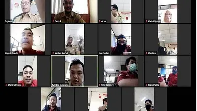Para pegawai Suku Dinas (Sudin) Komunikasi, Informatika dan Statistik (Kominfotik) Jaksel sudah menerapkan kegiatan rapat koordinasi bersifat umum berbasis teknologi informasi. (Sudin KominfotikJaksel)