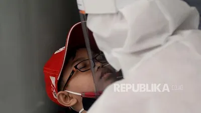 ilustrasi rapid test antigen/ Republika