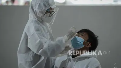 ilustrasi rapid test antigen/ Republika