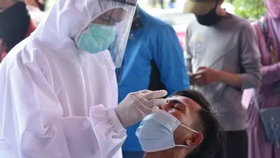 Pengendara di Rest Area KM 229 Kanci-Pejagan, Kabupaten Cirebon, menjalani rapid test antigen. (ist)