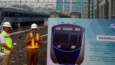 Gubernur Anies Baswedan saat meresmikan Kereta Ratangga di Depo MRT Lebak Bulus/Detik