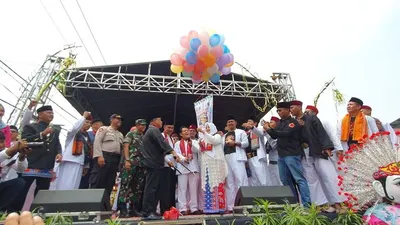 Anggota DPD yang juga Ketum Bang Japar Fahira Idris membuka Festival Seni Budaya 1000 Silat/Bang Japar