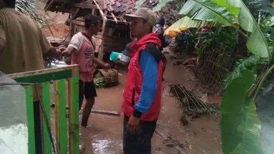 Longsor yang terjadi di Tanjungkarang Kecamatan Cigalontang, beberapa waktu lalu. (BPBD Kabupaten Tasikmalaya)