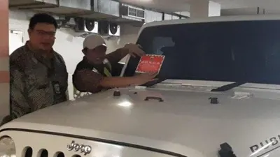 Razia pajak mobil mewah 2 (Wartakota-Fitiyandi Al Fajri)
