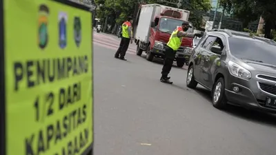 Ilustrasi - razia PSBB di kawasan Menteng, Jakarta Pusat (Antara Foto/Nova Wahyudi)