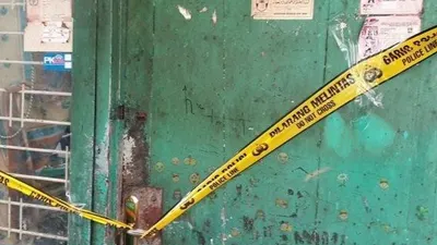 Rumah tersangka di kawasan Sawah Besar, Jakarta Pusat yang menjadi lokasi pembunuhan tampak telah diberi garis kuning polisi, Jumat (6/3/2020).