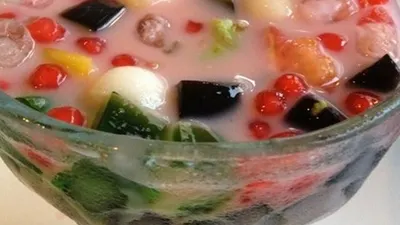 salah satu menu Ramadan, es campur bikinan sendiri (dok)