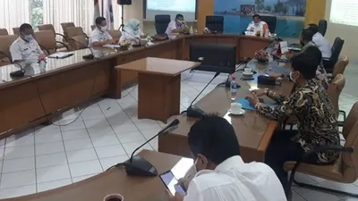 pemkab kepulauan seribu melakukan rapat / pulauseribu.jakarta.go.id