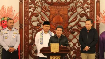 Rhoma Irama saat konferensi pers di Balaikota Pemprov DKI Jakarta, Jumat (20/12/201( (Ayojakarta.com/Aprilia Rahapit)