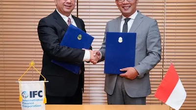 Ridwan Kamil bersama calon investor asing/@ridwankamil