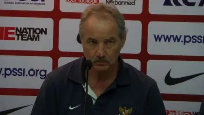 Mantan pelatih Timnas Indonesia, Alfred Riedl (Nur Ichsan/Suara.com)