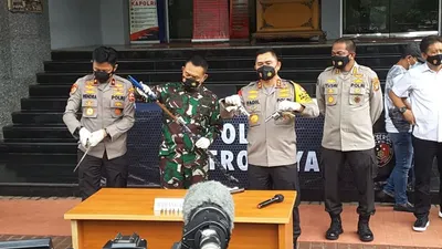 Kapolda Metro Jaya Irjen Fadil Imran kepada wartawan di Mapolda Metro Jaya, saat gelar jumpa pers, Senin (7/12/2020). (dok)