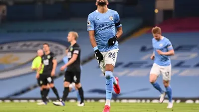 Riyad Mahrez mencetak hattrick saat Manchester City mengalahkan Burnley, 5-0, Sabtu (29/11/2020). (Twitter)