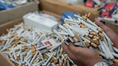 Kebijakan pemerintah menaikkan cukai rokok sebesar 23 persen dan harga eceran rokok sebesar 35 persen itu dipastikan berdampak besar terhadap pertanian, industri tembakau bersama para pekerjanya. (Sindonews.com)