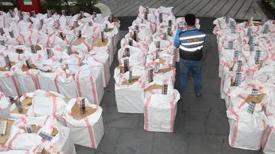 Tim petugas Bea Cukai Jawa Tengah dan Daerah Istimewa Yogyakarta berhasil menggagalkan pengedaran rokok ilegal jaringan Jawa – Sumatera (dok)