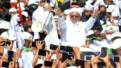 kerumunan massa penjemput Rizieq Shihab/ Suara.com