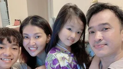 Ruben Onsu bersama istri, Sarwendah dan anak-anaknya