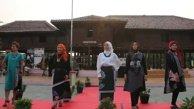 Peragaan busana Batik Marunda di Rumah Si Pitung/utara.jakarta.go.id