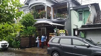 Suasana rumah keluarga Fadly Satrianto di Jalan Tanjung Pinang 72 a, Surabaya. Minggu (10/1/2021).