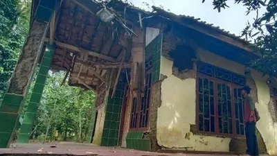 Kondisi rumah tidak layak huni milik nenek Sumi di Desa Malanggah, Kecamatan Tunjung Teja, Kabupaten Serang, Banten. (Foto: Suara.com/Yandhi Deslatama)