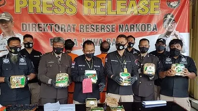 Polda Jabar Gagalkan Pengiriman Puluhan Kilogram Sabu-sabu, Kurir Dapat Upah Rp500 Juta