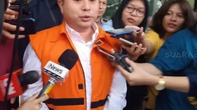 Saeful Bahri, terdakwa kasus suap PAW anggota DPR RI seusai diperiksa KPK, Rabu (5/2/2020). (Suara.com/Welly Hidayat).