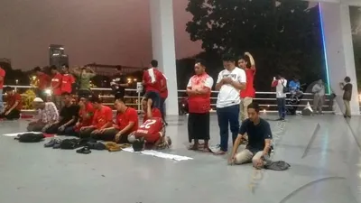 Doakan Timnas, Kelompok Suporter Gelar Salat Berjamaah