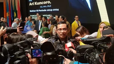 Ketua MWA UI yang juga mantan Menperin, Saleh Husin (kedua dari kiri)/Dok. Saleh Huin