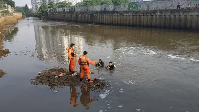 Bocah Tenggelam di Kali Pesanggrahan Masih Dicari