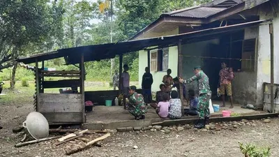 Cegah Pengaruh KKSB, Satgas Pamrahwan Anjangsana Sambil Patroli di Pedalaman Papua
