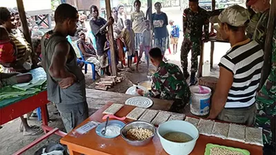 Rumah Tempe di RT 03 Yakyu, Kampung Rawabiru, Distrik Sota, Kabupaten Merauke, Papua/Pasi Intel Satgas Pamtas RI-PNG Yonif 411 Kostrad, Lettu Inf Asep Saepudin